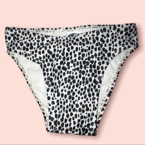 Old Navy 2-Piece Black & White Ruffle Snow Leopard Print Bikini.  Girl Size 5T. - Picture 3 of 7